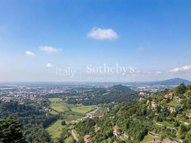 Villa Indipendente in vendita a Bergamo, Lombardia