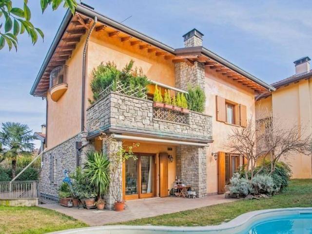 Villa Indipendente in vendita a Bergamo, Lombardia