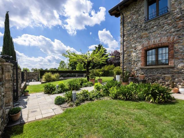 Villa Indipendente in vendita a Bergamo, Lombardia