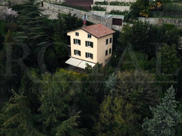 Villa Indipendente in vendita a Sudorno, Bergamo