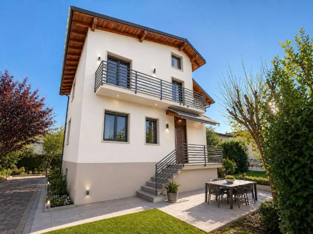 Villa Indipendente in vendita a Bergamo, Lombardia