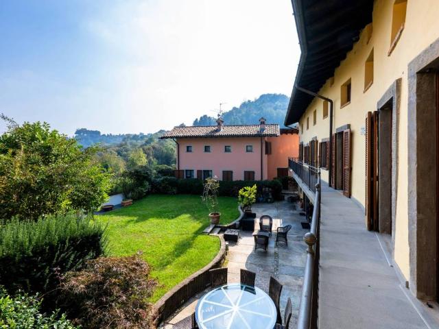 Villa Indipendente in vendita a Gallina, Bergamo