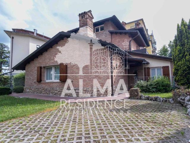 Villa Indipendente in vendita a Bergamo, Lombardia