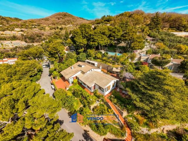 Villa Indipendente in vendita a Costa dei Ginestri, Bergeggi