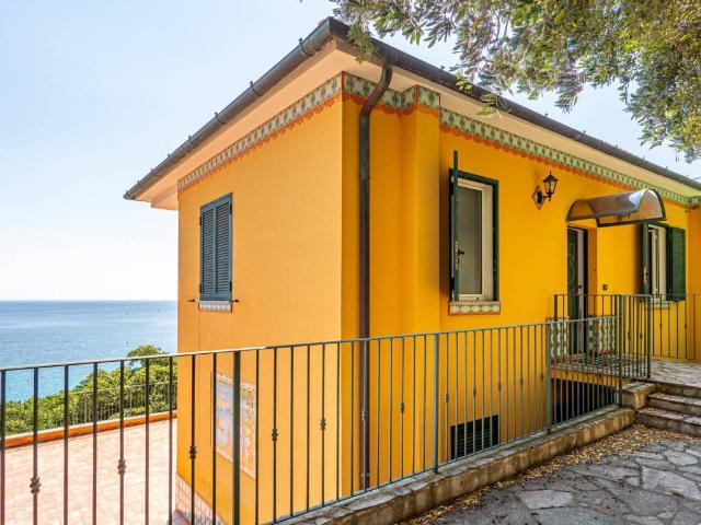 Villa Indipendente in vendita a Custo, Bergeggi