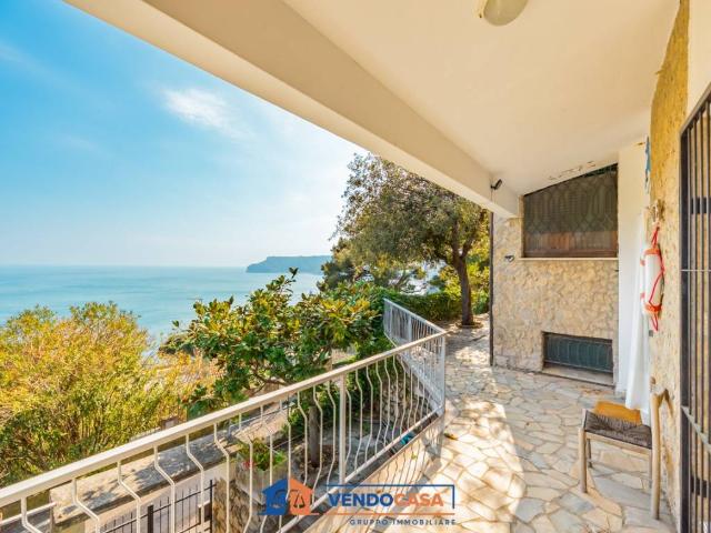 Villa Indipendente in vendita a Merello, Bergeggi