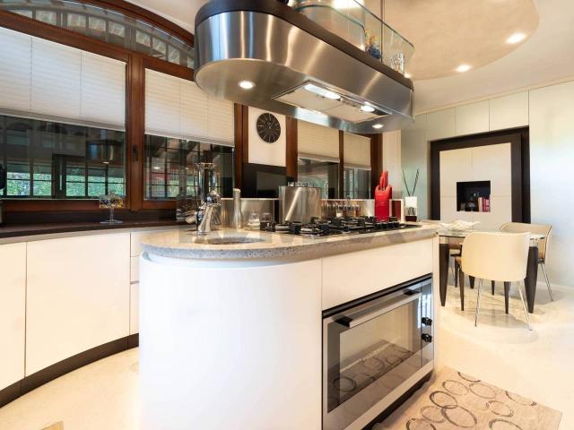 Villa Indipendente in vendita a Bernareggio, Lombardia