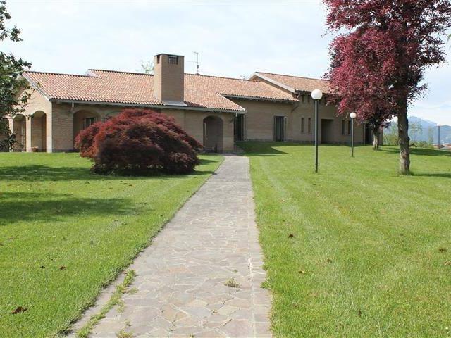 Villa Indipendente in vendita a Bernareggio, Lombardia