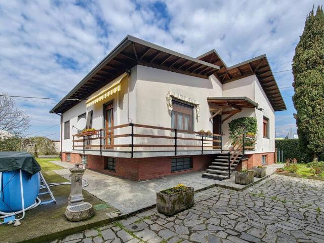 Villa Indipendente in vendita a Bernareggio, Lombardia