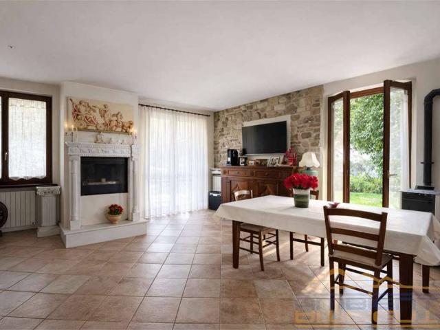 Villa Indipendente in vendita a Bernareggio, Lombardia