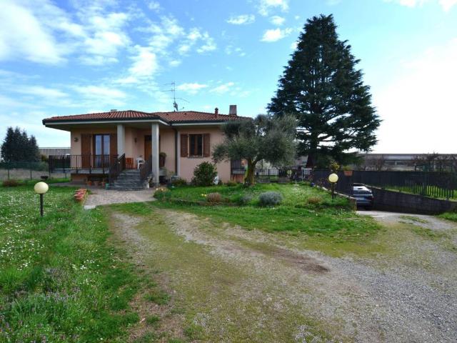 Villa Indipendente in vendita a Bernareggio, Lombardia