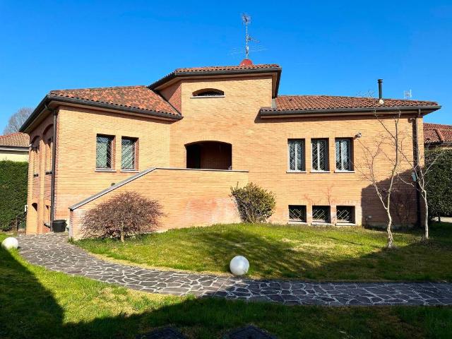 Villa Indipendente in vendita a Bernareggio, Lombardia