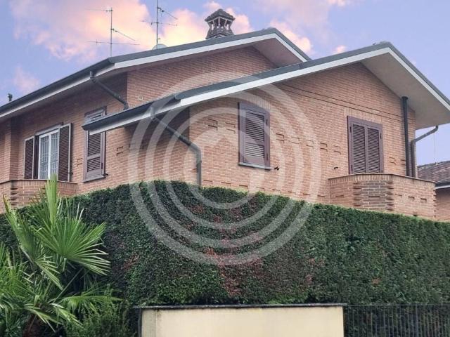 Villa Indipendente in vendita a Bernareggio, Lombardia