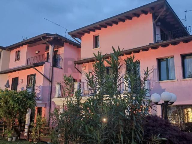 Villa Indipendente in vendita a Villanova, Bernareggio