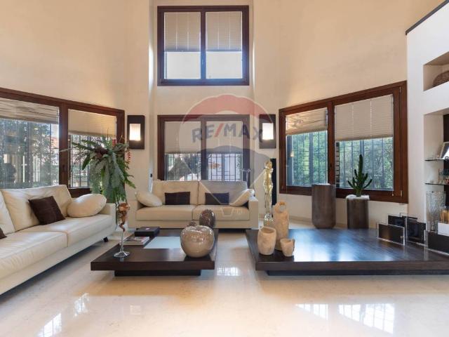 Villa Indipendente in vendita a Bernareggio, Lombardia