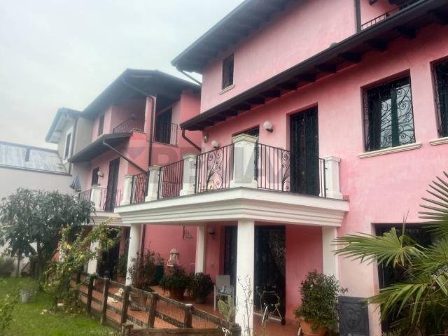 Villa Indipendente in vendita a Villanova, Bernareggio