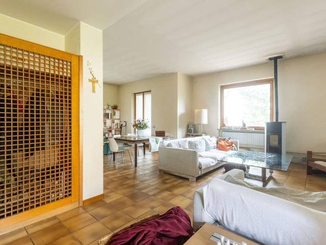 Villa Indipendente in vendita a Bernareggio, Lombardia