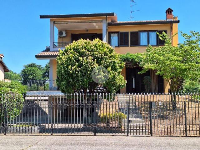 Villa Indipendente in vendita a Bernate Ticino, Lombardia