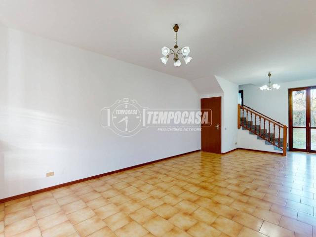 Villa Indipendente in vendita a Besana In Brianza, Lombardia