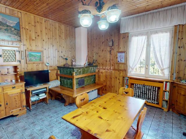 Villa Indipendente in vendita a Montesiro, Besana In Brianza