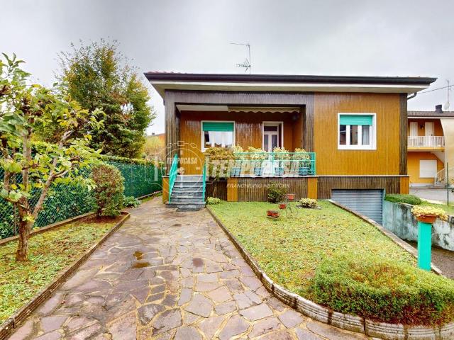Villa Indipendente in vendita a Besana In Brianza, Lombardia