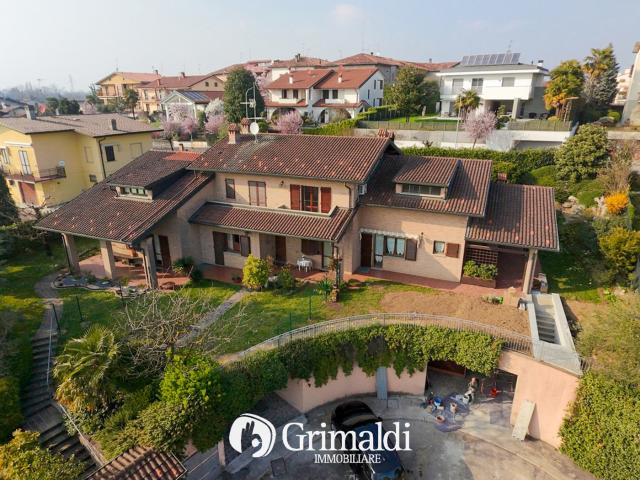 Villa Indipendente in vendita a Cascina Siserana, Besana In Brianza