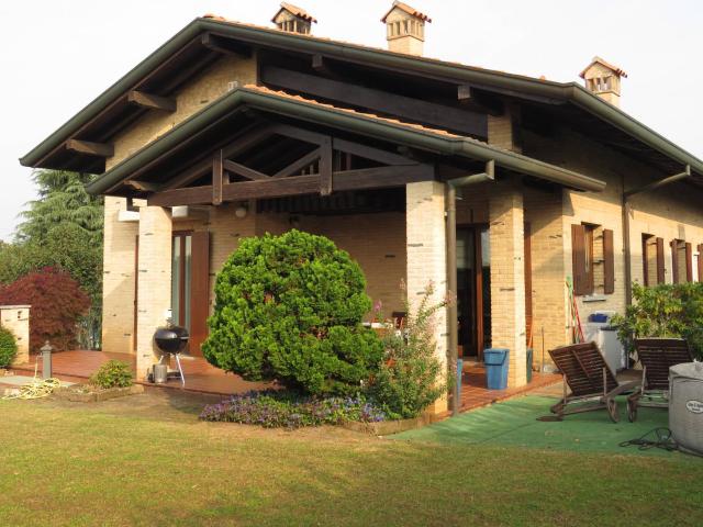 Villa Indipendente in vendita a Besana In Brianza, Lombardia