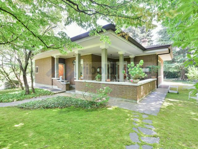 Villa Indipendente in vendita a Cascina Siserana, Besana In Brianza