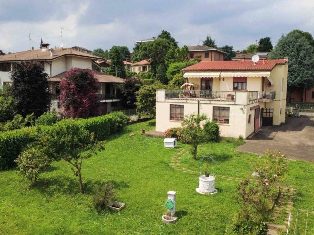 Villa Indipendente in vendita a Montesiro, Besana In Brianza