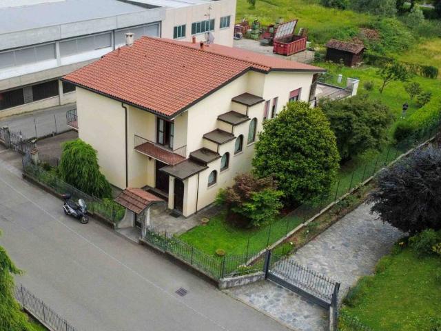 Villa Indipendente in vendita a Montesiro, Besana In Brianza