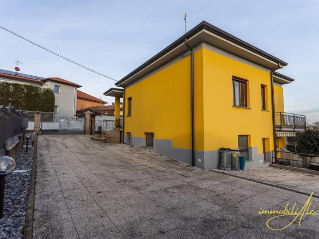 Villa Indipendente in vendita a Valle Guidino, Besana In Brianza