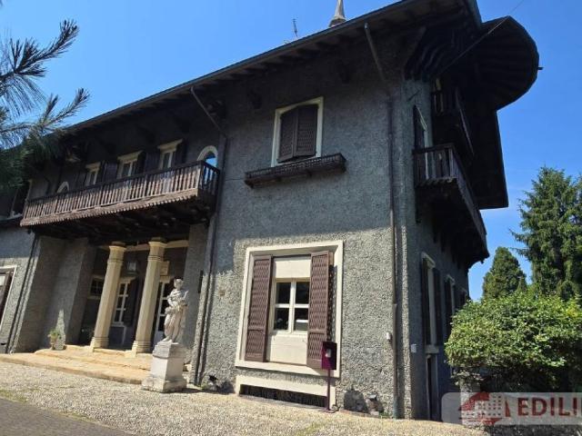Villa Indipendente in vendita a Montesiro, Besana In Brianza