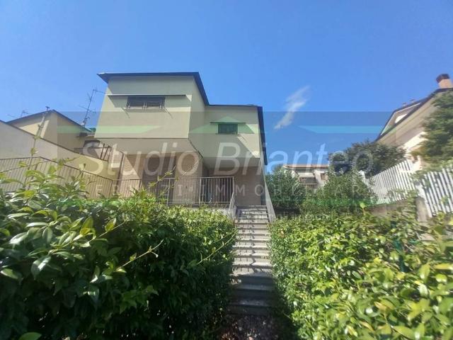 Villa Indipendente in vendita a Brugora, Besana In Brianza