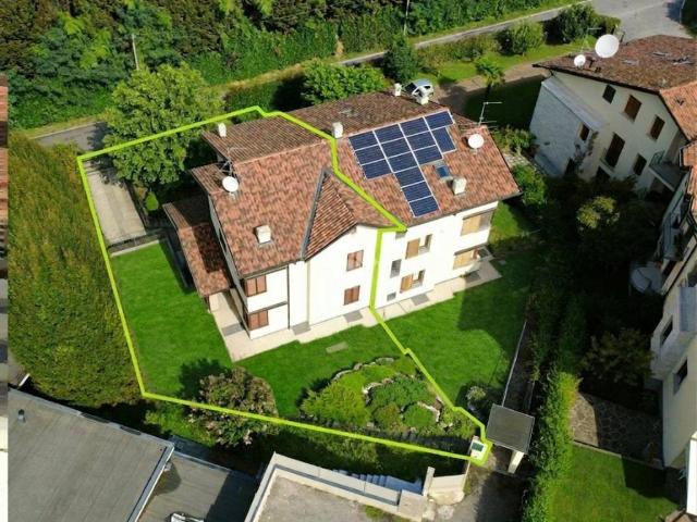 Villa Indipendente in vendita a Cascina Siserana, Besana In Brianza