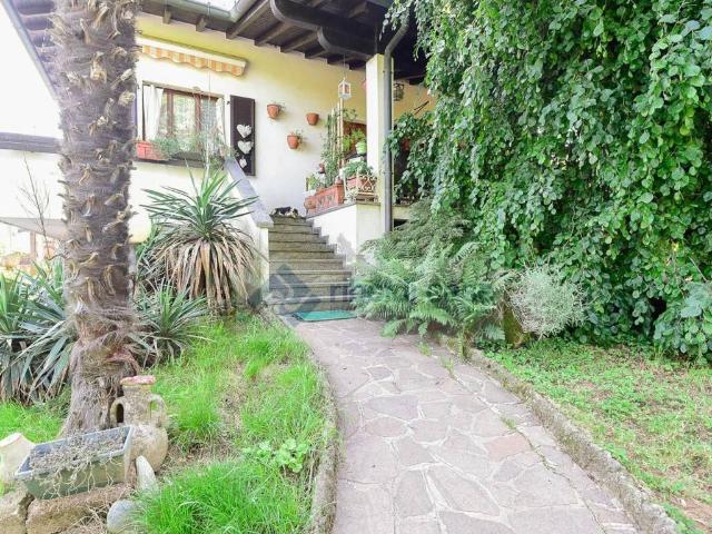 Villa Indipendente in vendita a Besana In Brianza, Lombardia