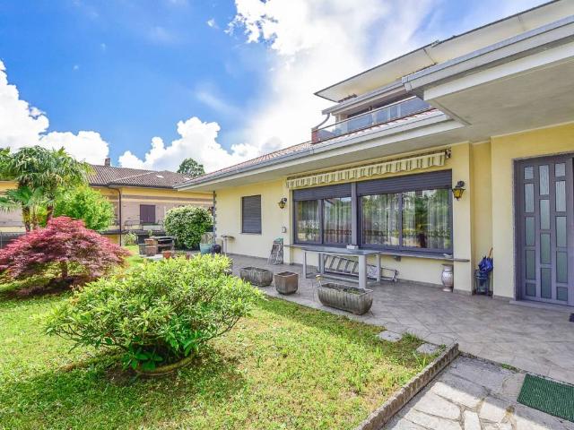 Villa Indipendente in vendita a Besana In Brianza, Lombardia