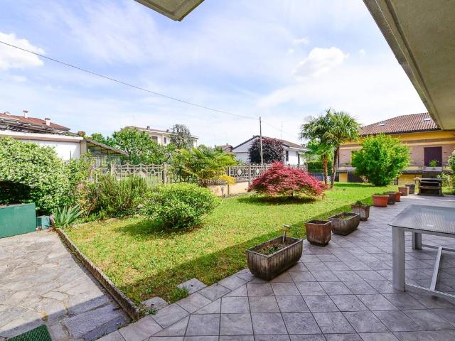 Villa Indipendente in vendita a Besana In Brianza, Lombardia