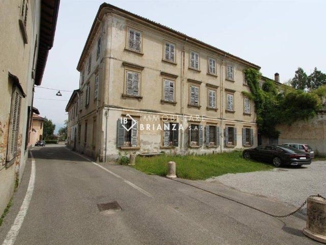 Villa Indipendente in vendita a Besana In Brianza, Lombardia