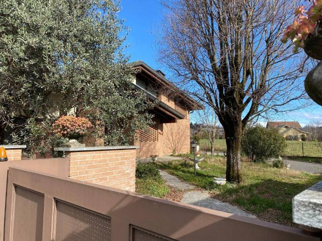 Villa Indipendente in vendita a Besana In Brianza, Lombardia