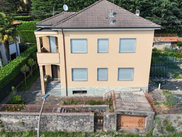 Villa Indipendente in vendita a Montesiro, Besana In Brianza