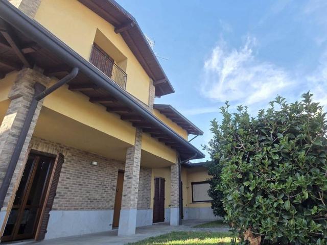 Villa Indipendente in vendita a Balgano, Besana in Brianza
