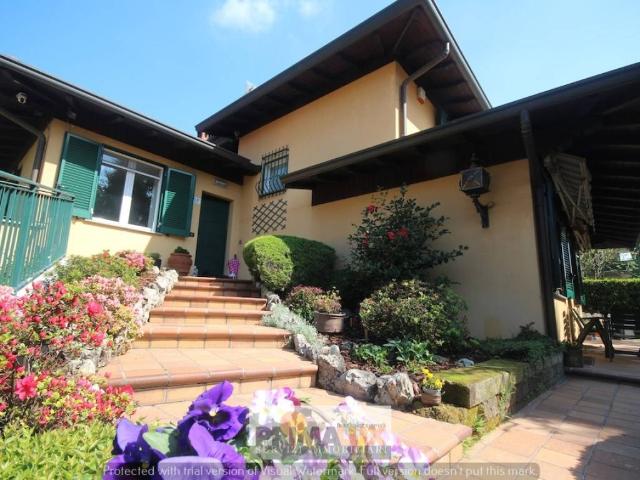 Villa Indipendente in vendita a Besana In Brianza, Lombardia
