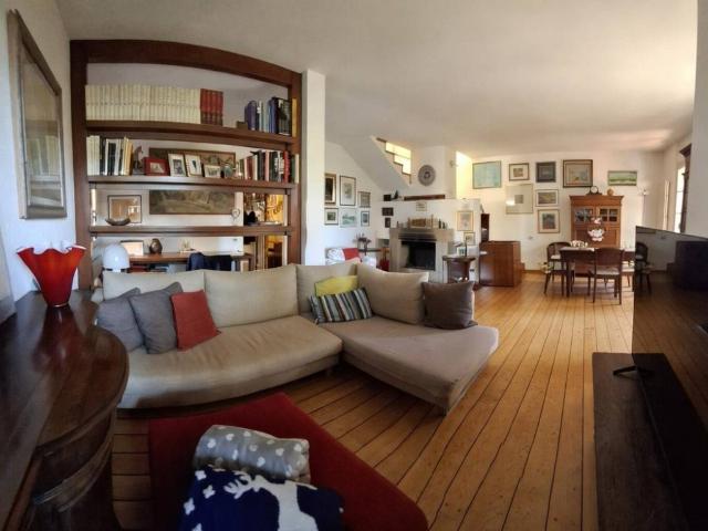 Villa Indipendente in vendita a Montesiro, Besana In Brianza