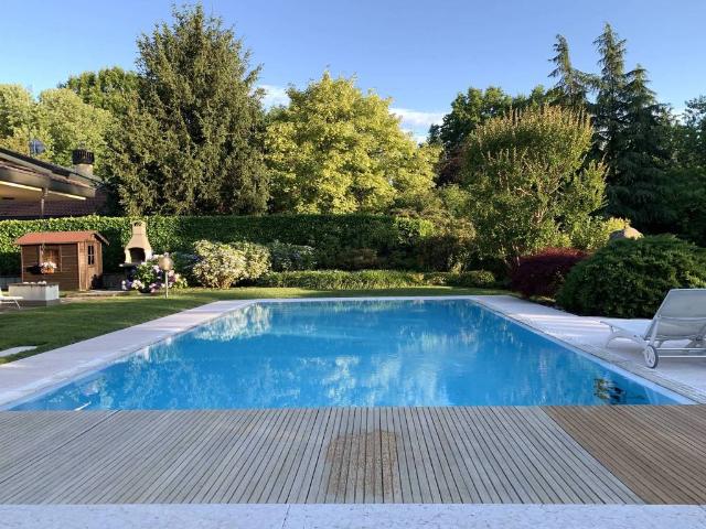 Villa Indipendente in vendita a Besana In Brianza, Lombardia