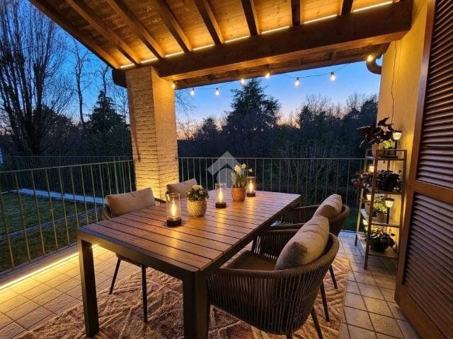 Villa Indipendente in vendita a Cascina Siserana, Besana In Brianza
