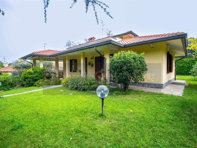 Villa Indipendente in vendita a Besana In Brianza, Lombardia