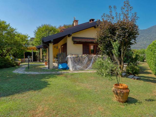 Villa Indipendente in vendita a Molino Ginaga, Besano