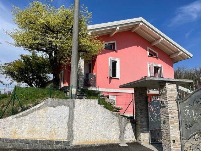 Villa Indipendente in vendita a Besnate, Lombardia