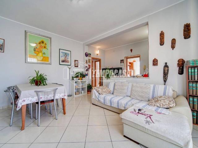 Villa Indipendente in vendita a Besnate, Lombardia