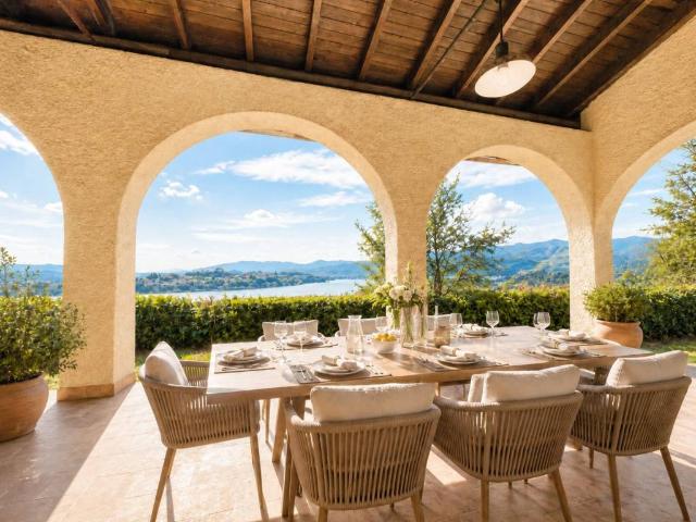 Villa Indipendente in vendita a Bogno, Besozzo